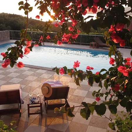 Modern With Swimming Pool & Sea Views דירה *