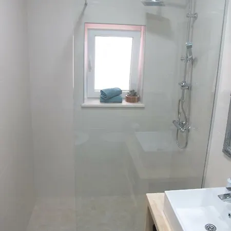 Modern With Swimming Pool & Sea Views קאבטאט